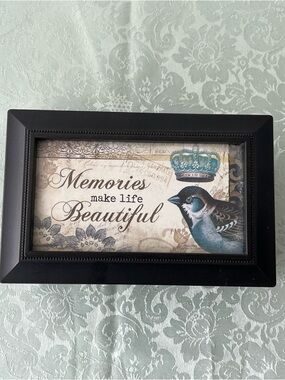 Vintage Carson Music Box – Memories Make Life Beautiful – Moonlight Sonata